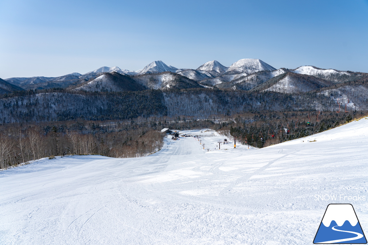 標津町営金山スキー場｜流氷の向こう側には国後島。景色もコースも、楽しすぎる日本最東端のローカルゲレンデ！